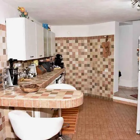 In Villa, 3 Minutes Walk, 3 Minuti A Piedi 아파트 Su Forti