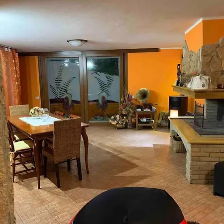 In Villa, 3 Minutes Walk, 3 Minuti A Piedi Appartement