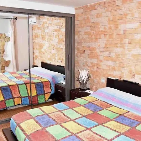 Appartement In Villa, 3 Minutes Walk, 3 Minuti A Piedi