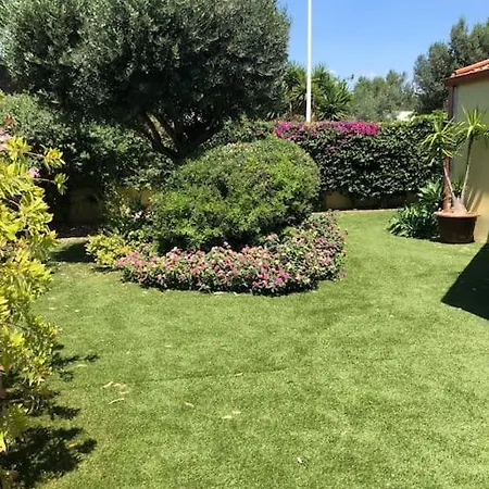 In Villa, 3 Minutes Walk, 3 Minuti A Piedi Apartamento