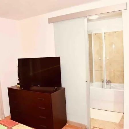 In Villa, 3 Minutes Walk From 2027 Adults Only * Su Forti