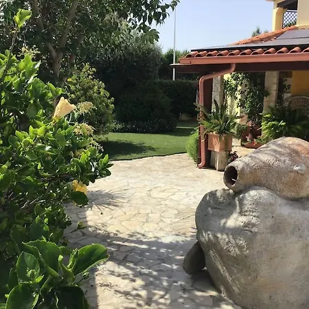 In Villa, 3 Minutes Walk From 2027 Adults Only