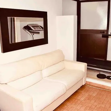 In Villa, 3 Minutes Walk, 3 Minuti A Piedi Appartement