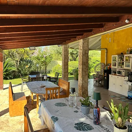 In Villa, 3 Minutes Walk, 3 Minuti A Piedi Su Forti