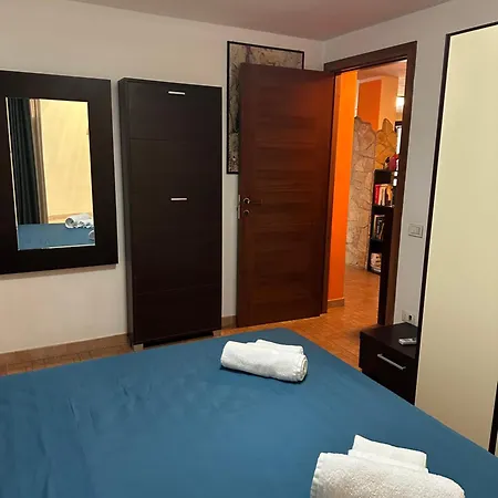 In Villa, 3 Minutes Walk From 2027 Adults Only Lägenhet