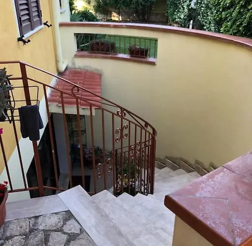 In Villa, 3 Minutes Walk, 3 Minuti A Piedi * Su Forti