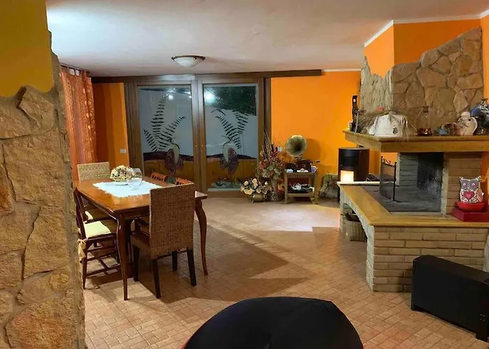 In Villa, 3 Minutes Walk, 3 Minuti A Piedi Apartamento