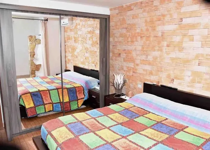 Apartamento In Villa, 3 Minutes Walk, 3 Minuti A Piedi