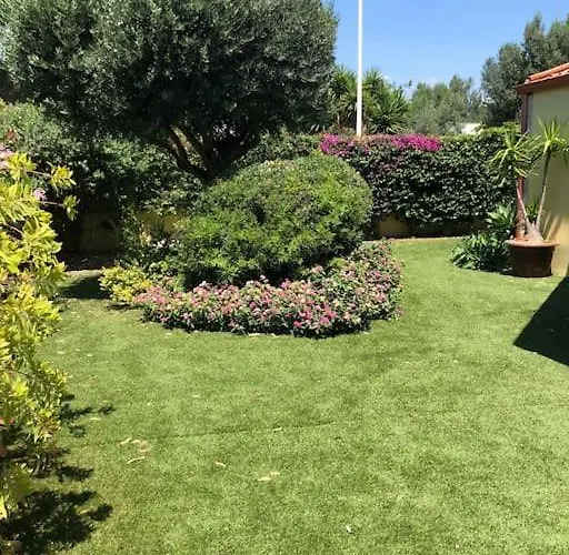 In Villa, 3 Minutes Walk, 3 Minuti A Piedi Apartamento