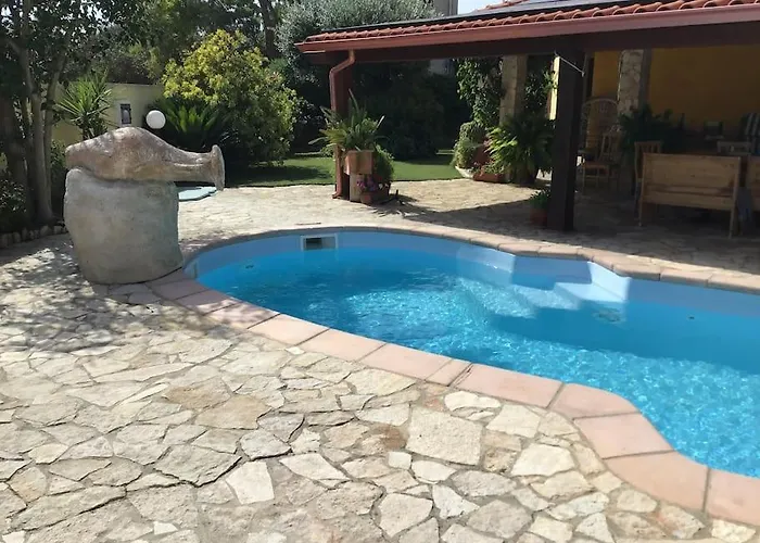 In Villa, 3 Minutes Walk, 3 Minuti A Piedi Apartamento Su Forti