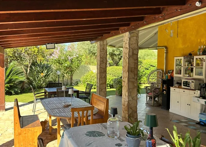 In Villa, 3 Minutes Walk, 3 Minuti A Piedi Su Forti
